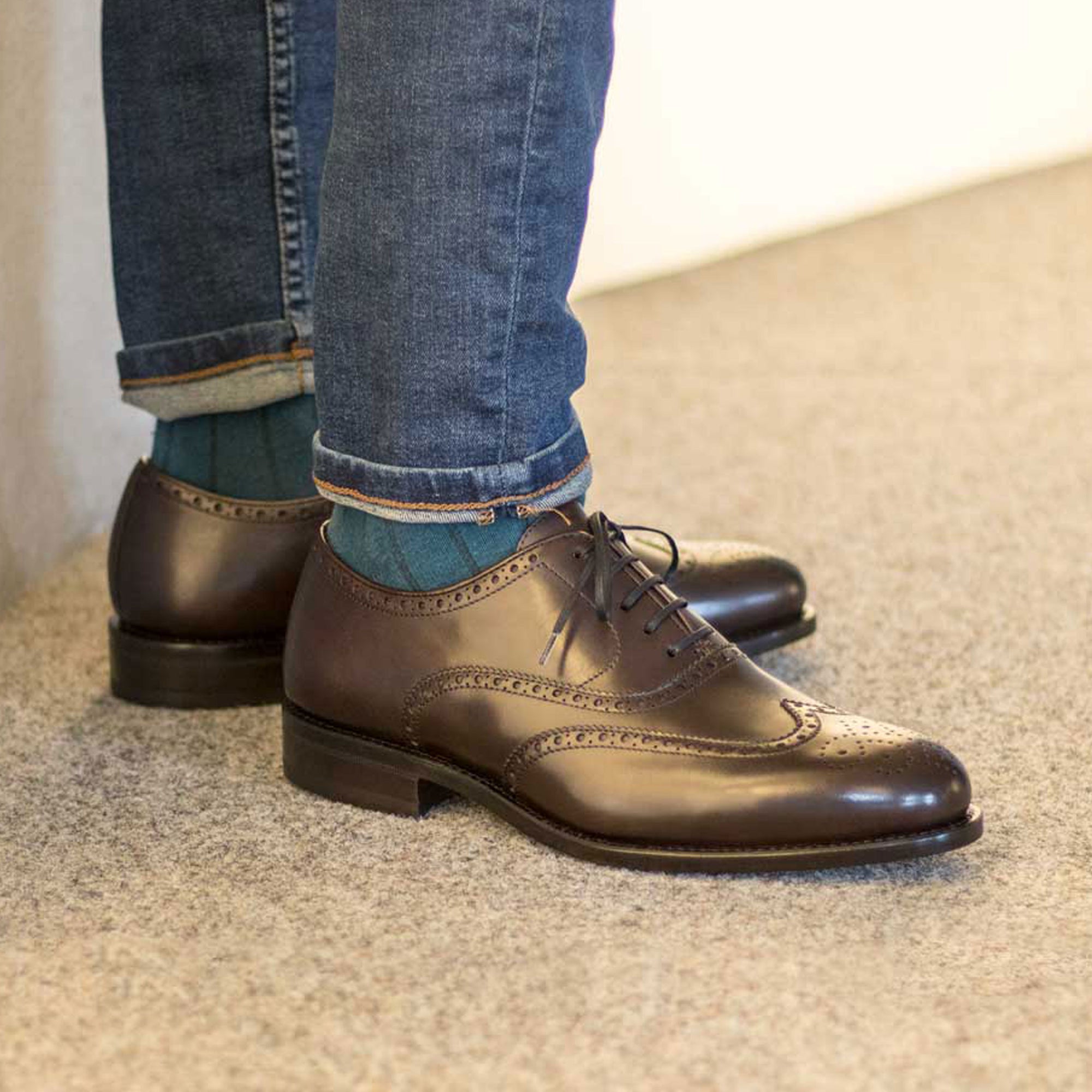 Man wearing English Look Round Toe Dark Brown Goodyear Welted Wingtip Oxford Brogue Dress Shoes